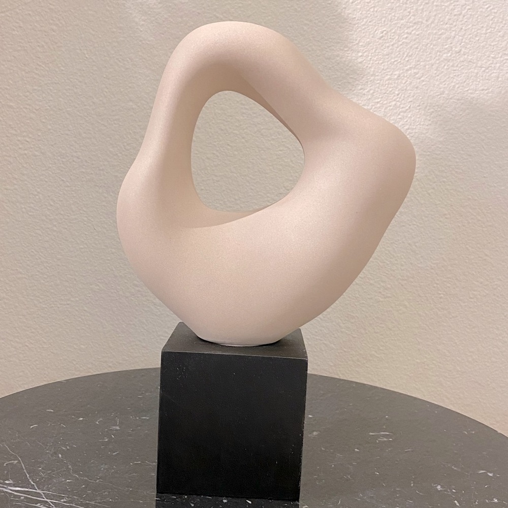 H&M Sculpture
